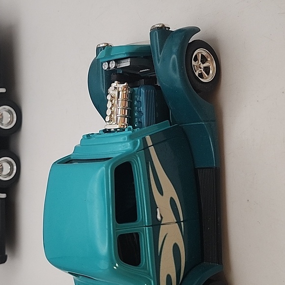 Vintage 1999 Racing Champions '33 Willy's Coupe 1:28 Scale w/ Trailer - Picture 7 of 15